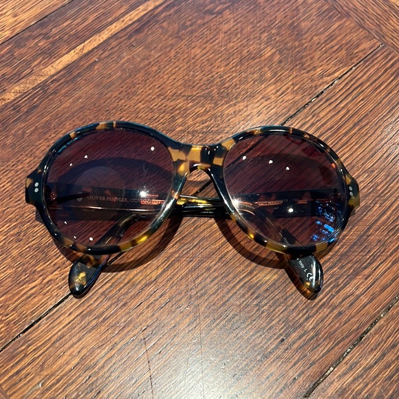 Oliver Peoples Lipsofire tortoise shell sunglasses OV-5180-S
